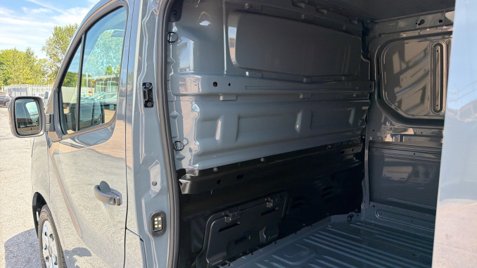 Renault Trafic Swb Diesel SL30 Blue dCi 130 Advance [Safety] Van - Image 18